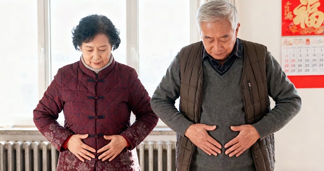 冬季老人积食胀得慌？泰和导引3招，揉一揉、动一动就舒服