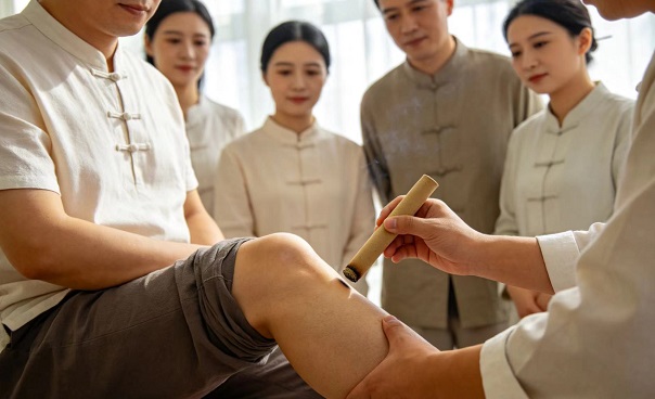 泰和灸调理小满时节腿关节上下楼疼痛